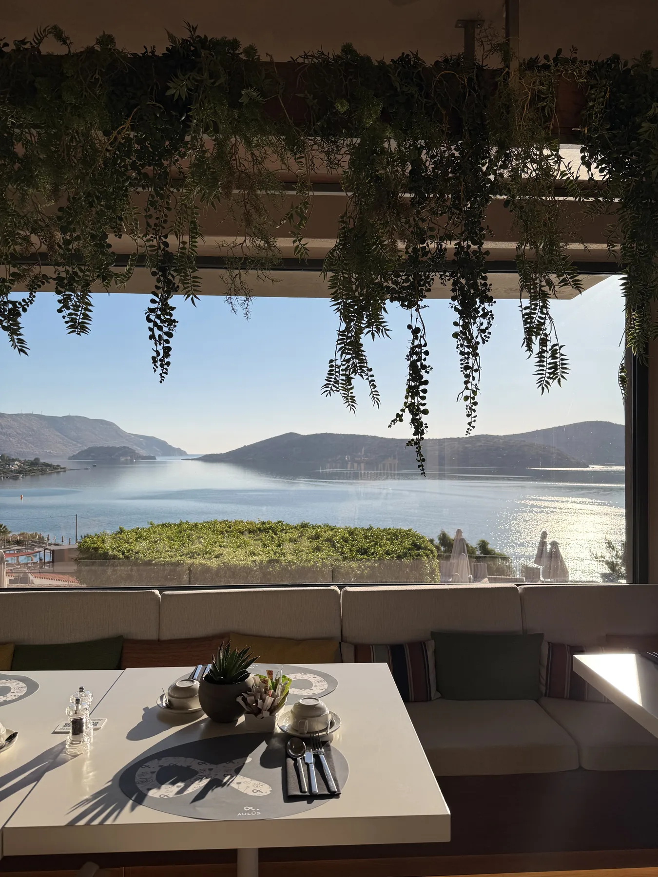 Breakfast room overlooking a bay